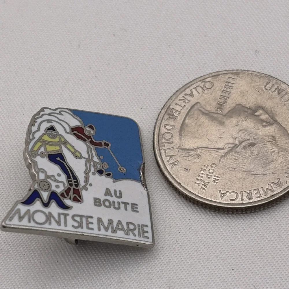 Au Bote Mont Ste Marie Snow Skiing Lapel Hat Pin